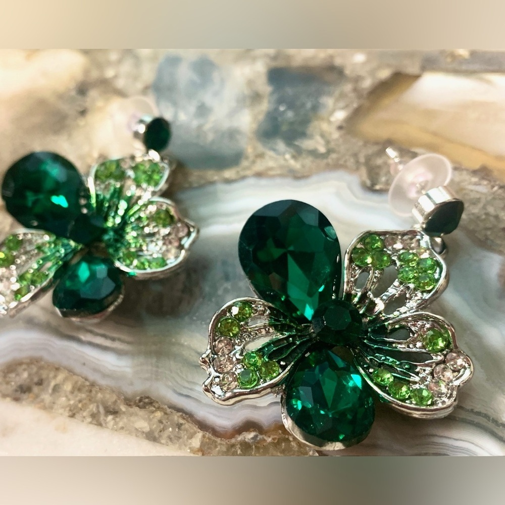 2361 Emerald Green Crystal Floral Earrings